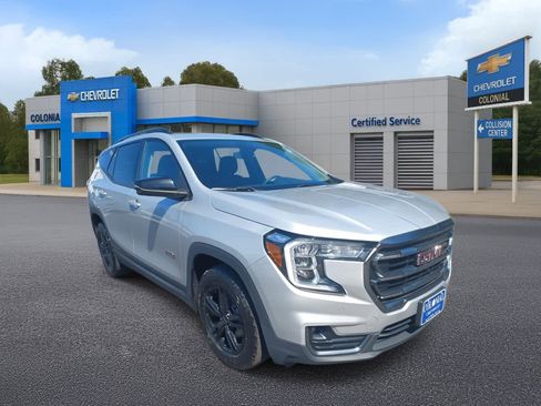 Used 2022 GMC Terrain AT4 w/ Infotainment Package II image 2