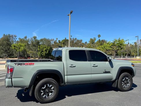 Used 2022 Toyota Tacoma TRD Off-Road w/ Technology Package image 8