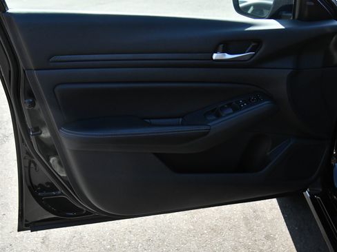 Used 2024 Nissan Altima 2.5 SV image 13