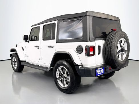 Used 2022 Jeep Wrangler Unlimited Sahara image 7