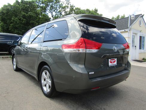 Used 2013 Toyota Sienna LE w/ Towing Pkg FWD image 6