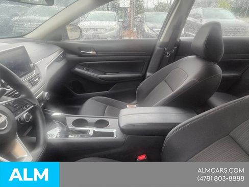 Used 2025 Nissan Altima 2.5 SV FWD image 3