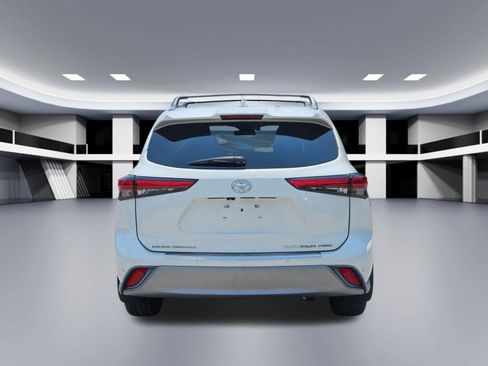 Used 2020 Toyota Highlander Platinum AWD/4WD image 3
