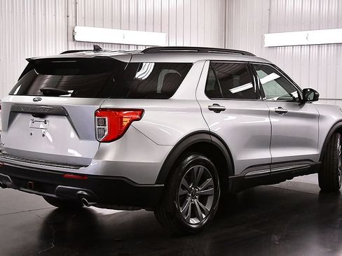 Used 2022 Ford Explorer XLT w/ Equipment Group 202A AWD/4WD image 7