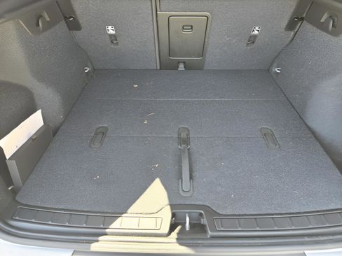 Used 2023 Volvo XC40 B5 Plus image 42