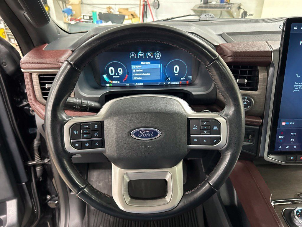Used 2024 Ford Expedition Limited AWD/4WD image 16