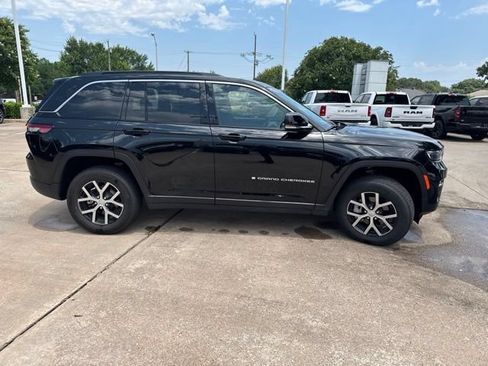 Used 2024 Jeep Grand Cherokee Limited AWD/4WD image 5