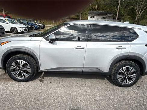 Used 2021 Nissan Rogue SV image 5