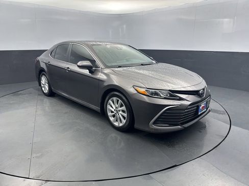 Used 2021 Toyota Camry LE w/ Cold Weather Package image 7