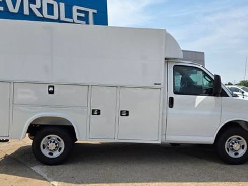 New 2026 Chevrolet Express 3500 w/ Power Convenience Package RWD image 4