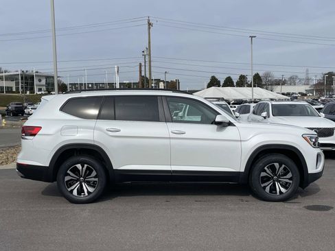 New 2026 Volkswagen Atlas SE FWD image 8