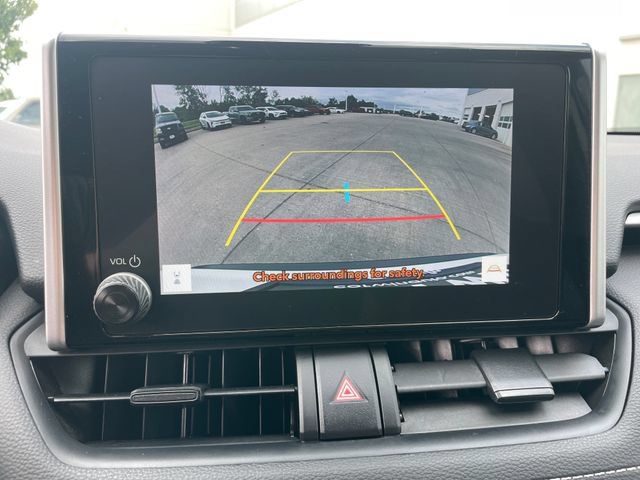 Used 2025 Toyota RAV4 XLE AWD/4WD image 21