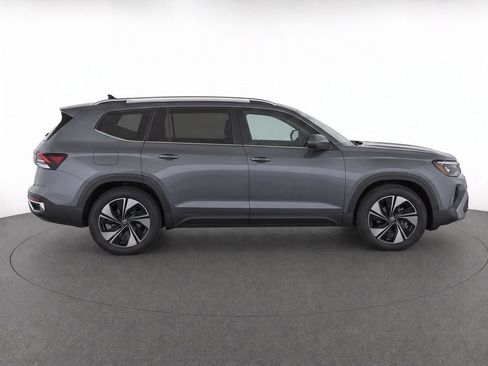 Used 2026 Volkswagen Taos SE AWD/4WD image 8
