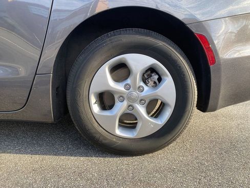 Used 2018 Chrysler Pacifica Touring Plus image 30