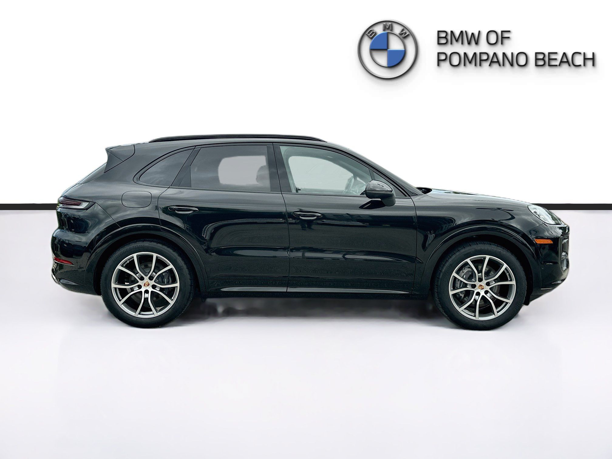 Used 2025 Porsche Cayenne AWD/4WD image 8