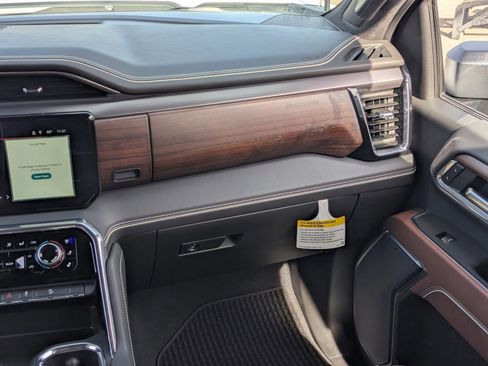 Used 2025 GMC Sierra 2500 Denali Ultimate image 18