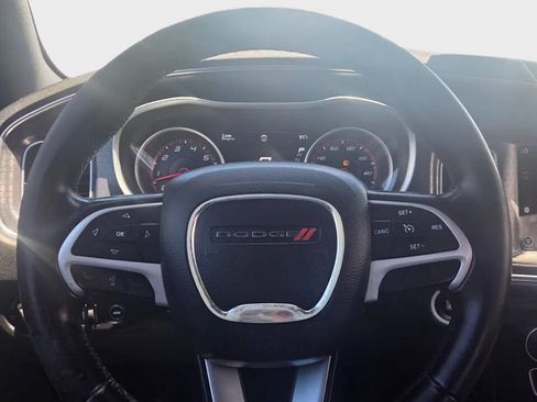 Used 2017 Dodge Charger SXT RWD image 8