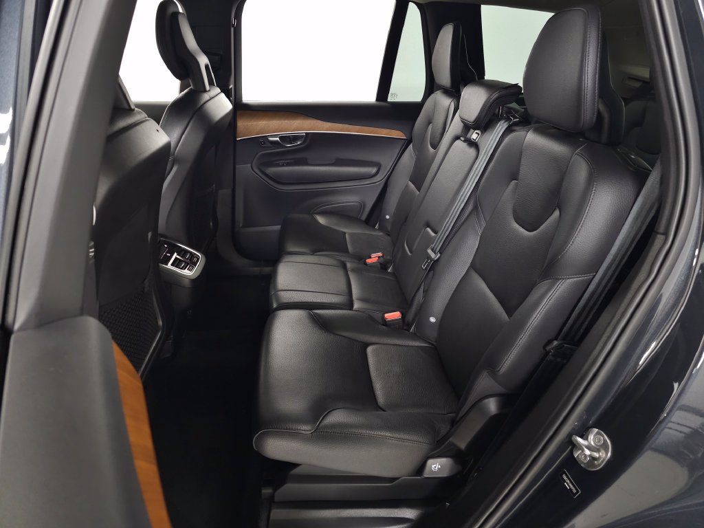 Used 2022 Volvo XC90 T6 Momentum w/ Climate Package AWD/4WD image 33
