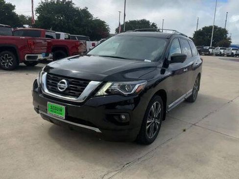 Used 2017 Nissan Pathfinder Platinum w/ Family Entertainment Package AWD/4WD image 4