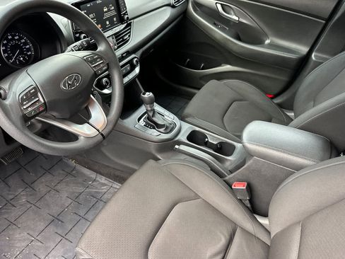 Used 2018 Hyundai Elantra GT image 11