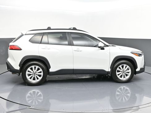 Used 2022 Toyota Corolla Cross LE image 8