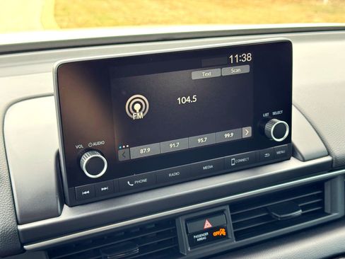 Used 2025 Honda Pilot Sport image 29