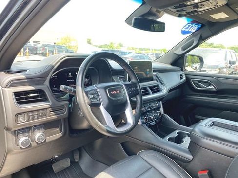 Used 2023 GMC Yukon XL SLT w/ SLT Premium Package AWD/4WD image 10
