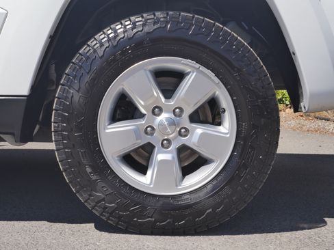 Used 2012 Jeep Liberty Sport w/ Popular Equipment Group AWD/4WD image 13