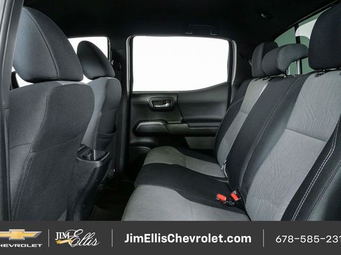 Used 2020 Toyota Tacoma TRD Sport AWD/4WD image 17