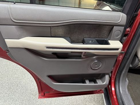 Used 2019 Ford Expedition Limited image 30