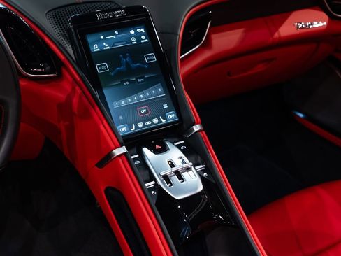 Used 2024 Ferrari Roma Spider RWD image 38