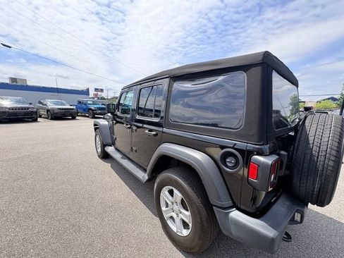 Used 2022 Jeep Wrangler Unlimited Sport AWD/4WD image 3