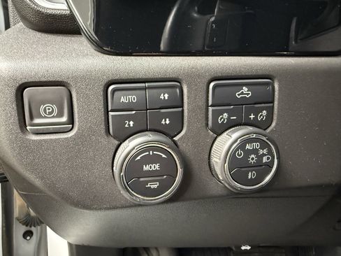 Used 2023 Chevrolet Silverado 1500 LT Trail Boss w/ Convenience Package II image 17