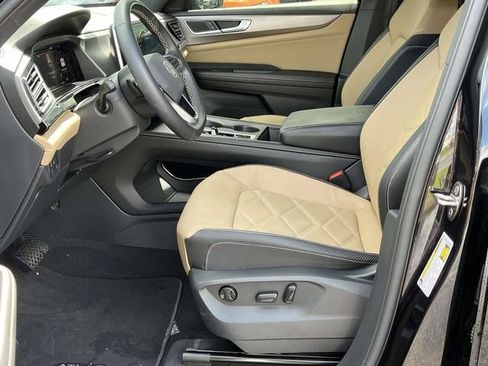 Used 2024 Volkswagen Atlas Cross Sport SE FWD image 13