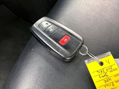 Used 2016 Toyota Prius Three Touring image 10