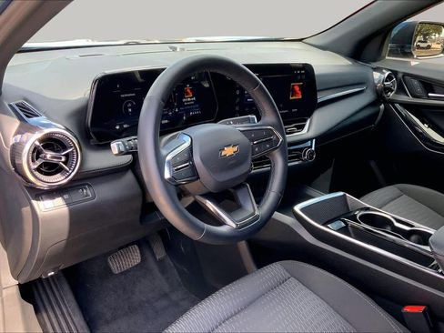 Used 2025 Chevrolet Equinox LT FWD image 18