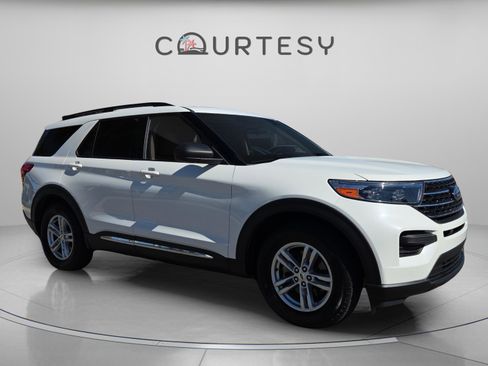 Used 2021 Ford Explorer XLT w/ Class III Trailer Tow Package image 7