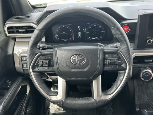 Certified 2025 Toyota Tacoma TRD Off-Road AWD/4WD image 21