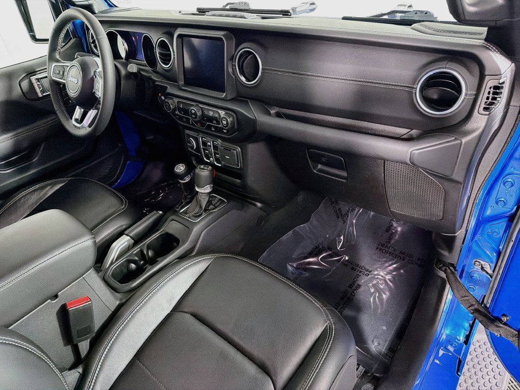 Used 2022 Jeep Wrangler Unlimited Sahara AWD/4WD image 27