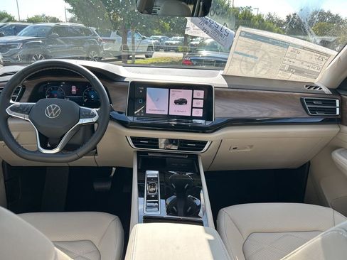 New 2026 Volkswagen Atlas SE image 10