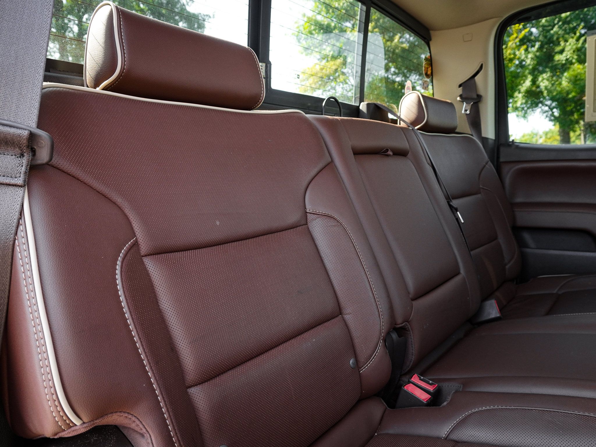 Used 2015 Chevrolet Silverado 1500 High Country w/ High Country Premium Package AWD/4WD image 31