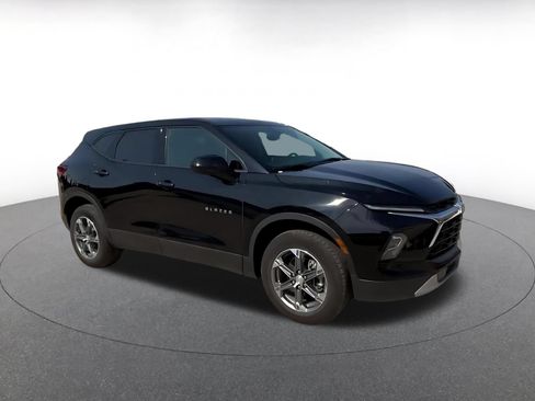 Used 2026 Chevrolet Blazer LT FWD image 2