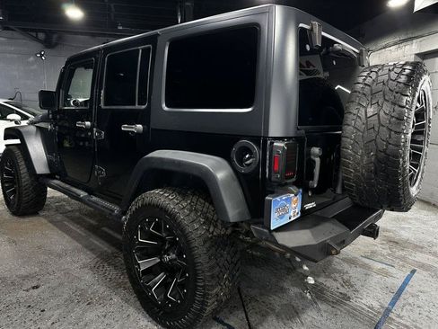 Used 2014 Jeep Wrangler Unlimited Rubicon w/ Connectivity Group AWD/4WD image 5