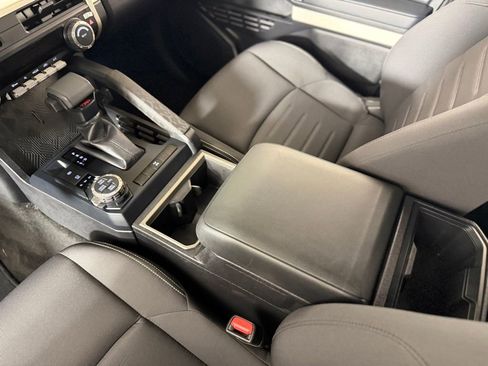 Used 2024 Toyota Tacoma TRD Off-Road image 28