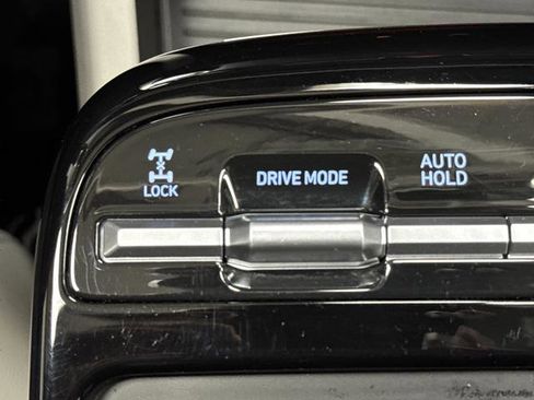 Used 2025 Hyundai Tucson Limited image 24