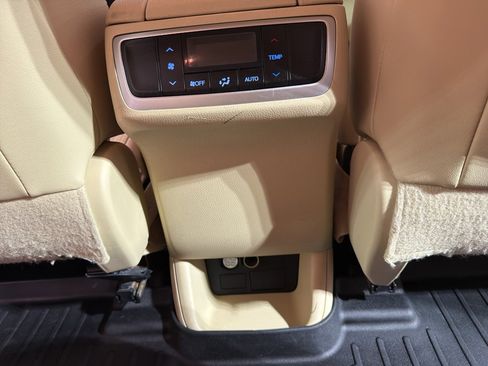 Used 2014 Toyota Highlander Plus image 26