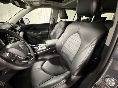 Used 2021 Toyota Highlander XLE image 16