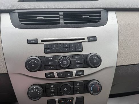Used 2010 Ford Focus SE FWD image 10