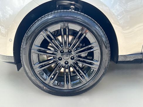 New 2026 Land Rover Range Rover Long Wheelbase SE AWD/4WD image 41