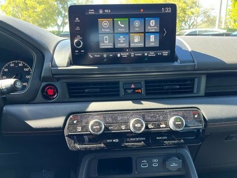 Used 2023 Honda Pilot TrailSport image 7